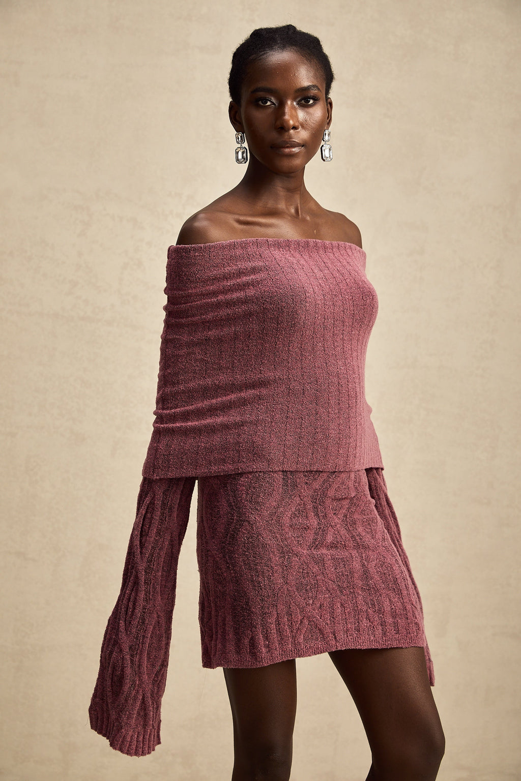 Uzun Kollu Yün Tığ İşi Örgü Mini Elbise