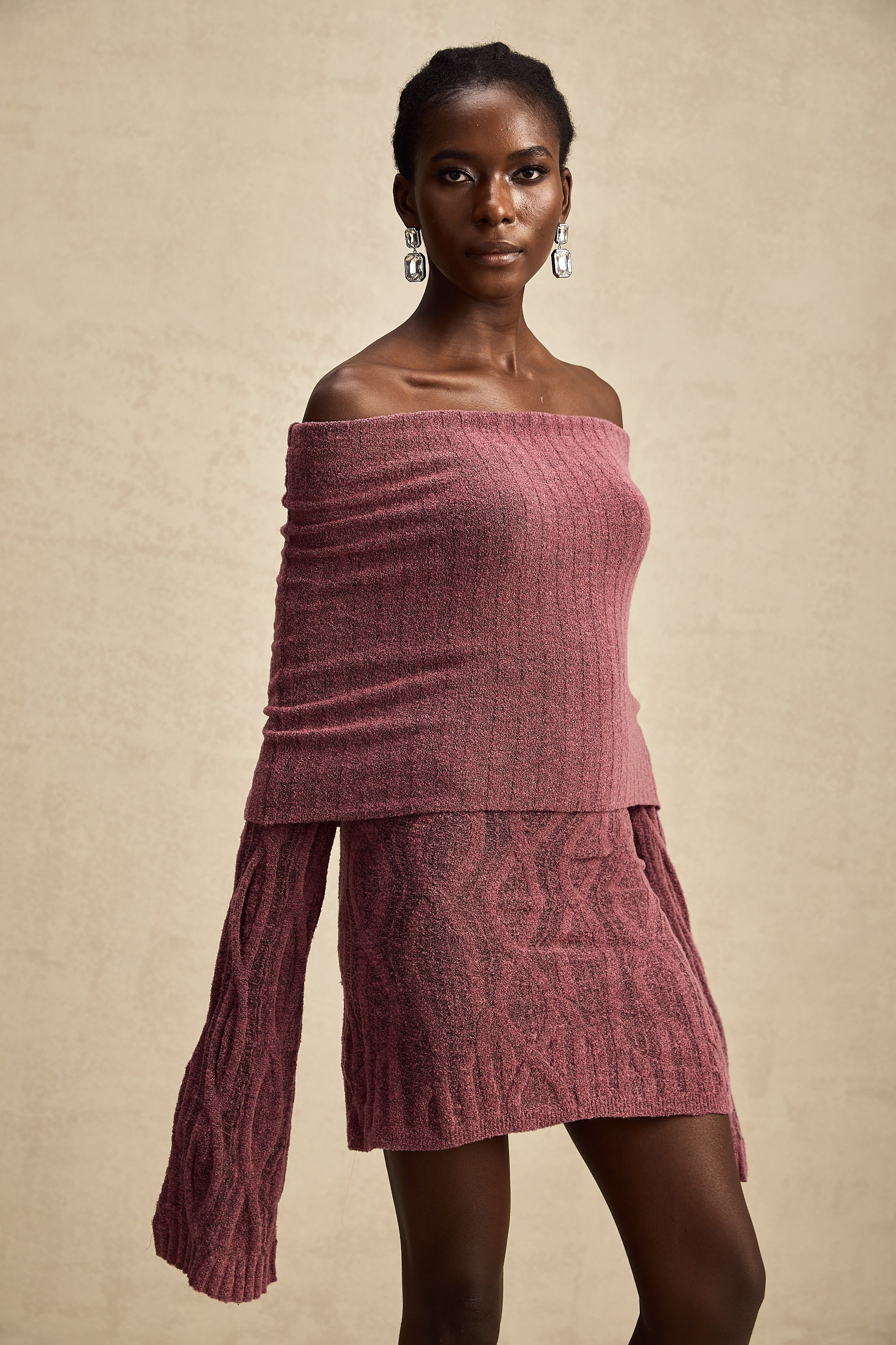 Uzun Kollu Yün Tığ İşi Örgü Mini Elbise