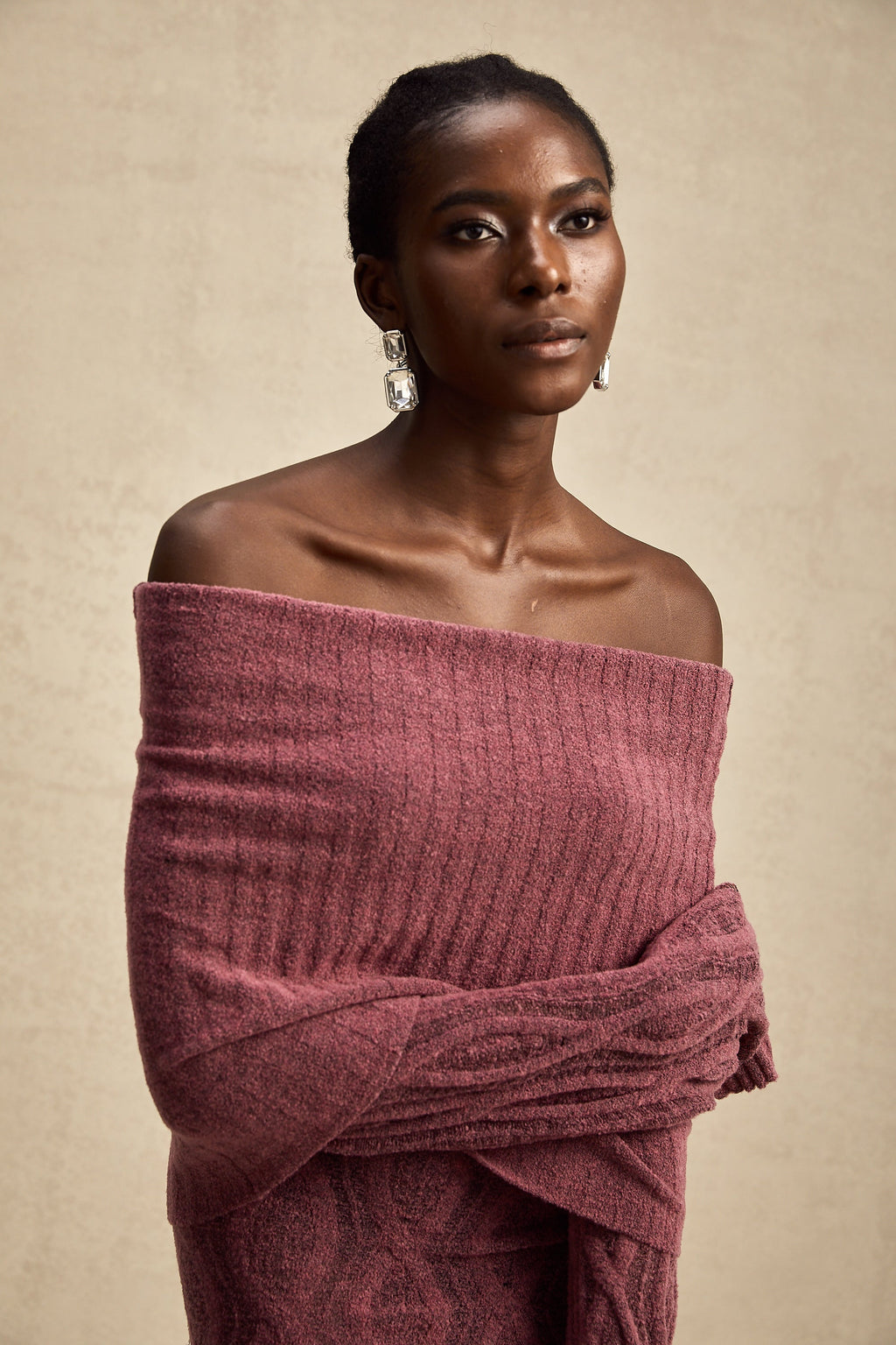 Uzun Kollu Yün Tığ İşi Örgü Mini Elbise