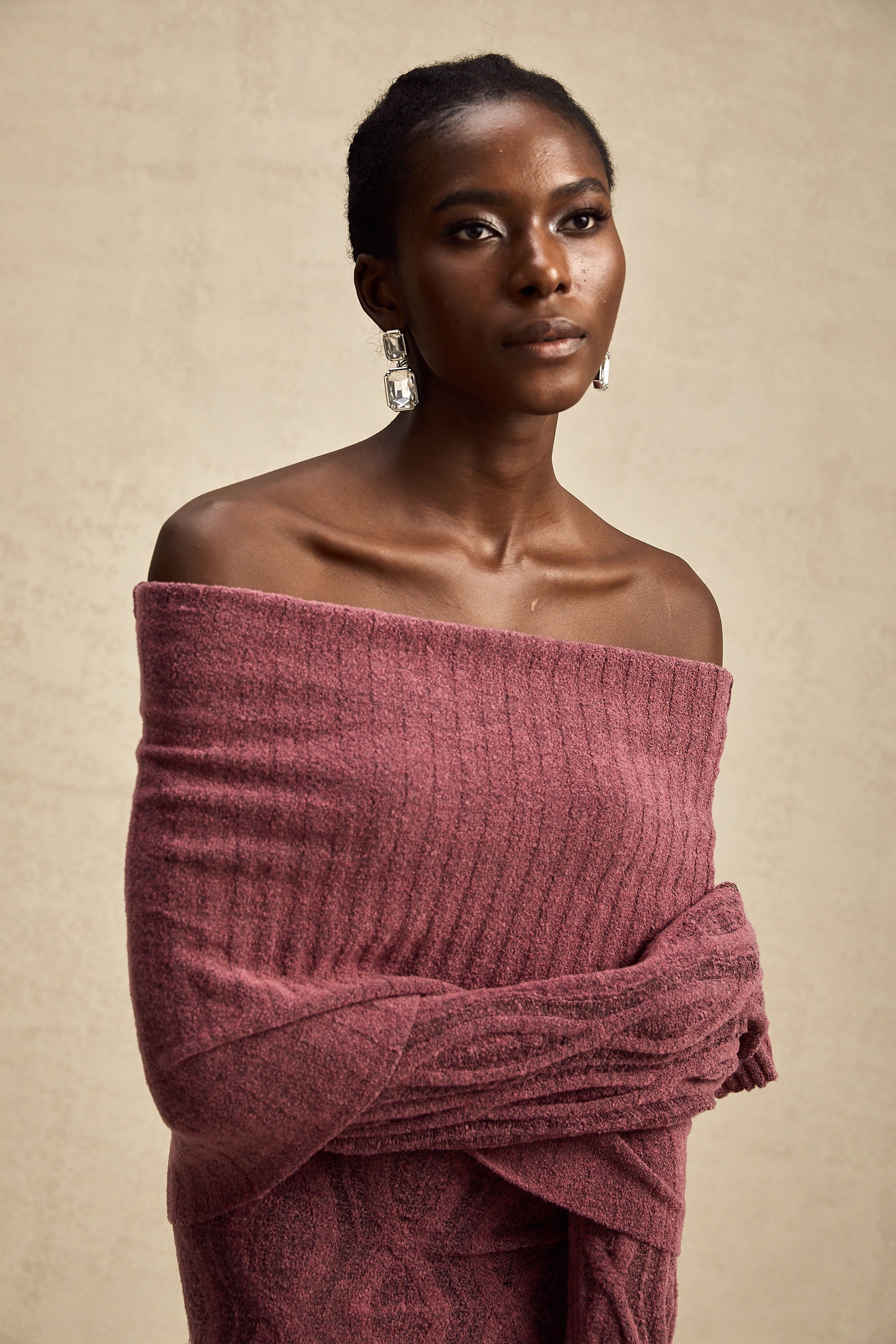 Uzun Kollu Yün Tığ İşi Örgü Mini Elbise