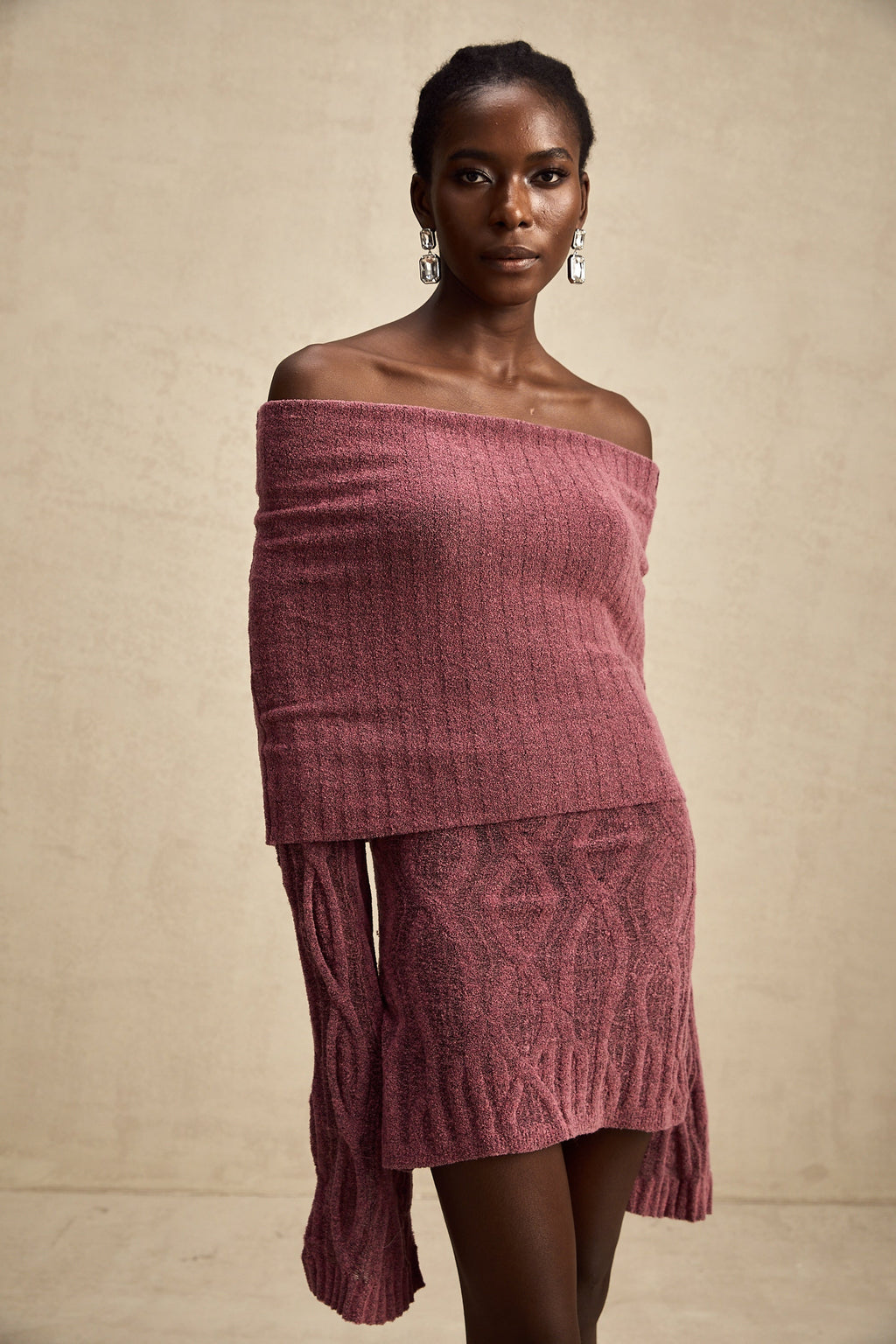 Uzun Kollu Yün Tığ İşi Örgü Mini Elbise