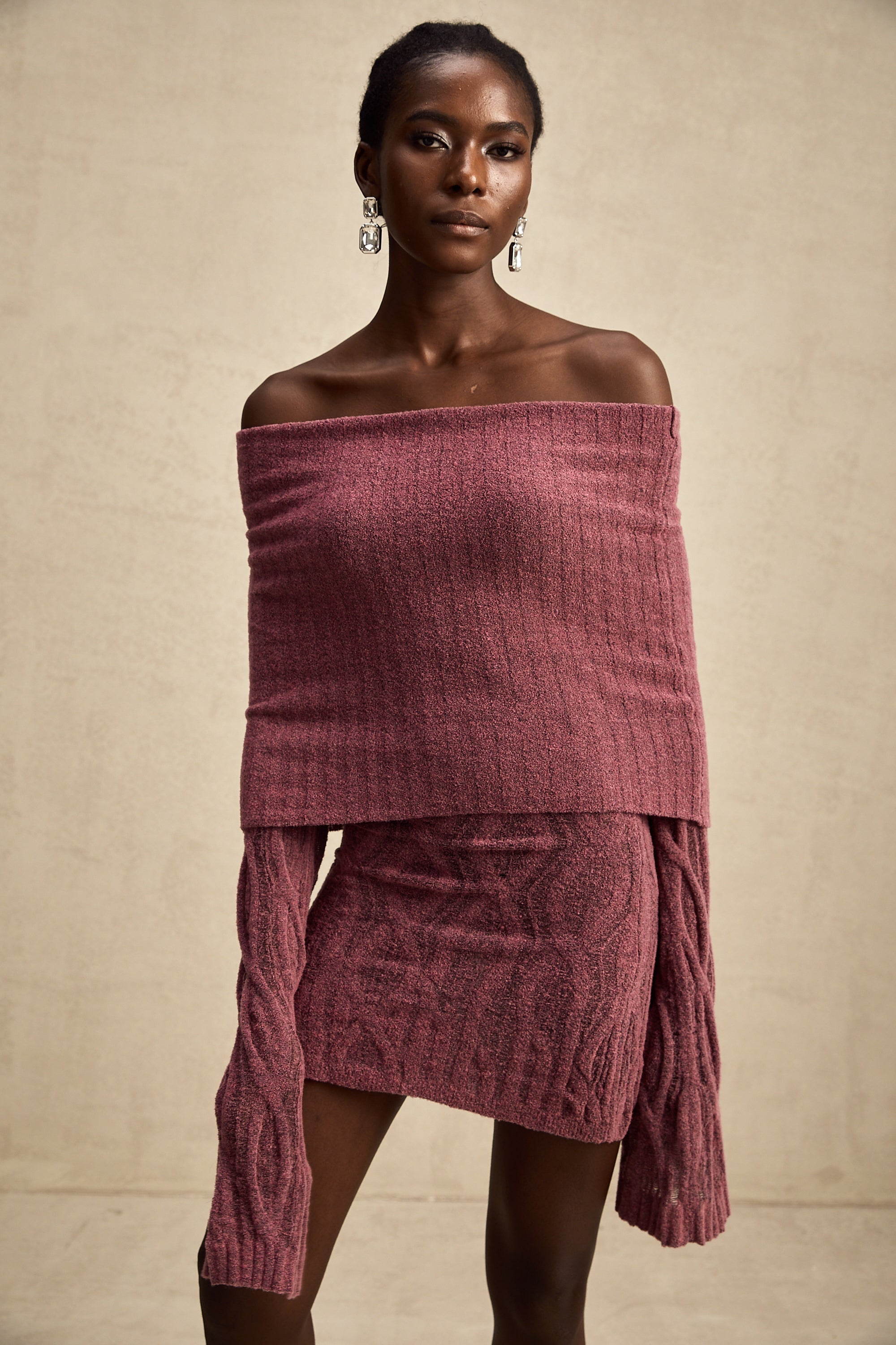 Uzun Kollu Yün Tığ İşi Örgü Mini Elbise