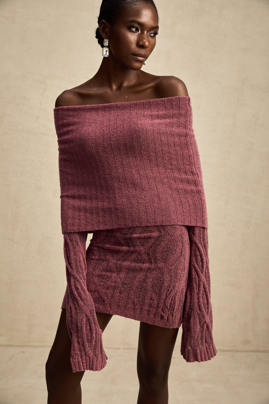 Uzun Kollu Yün Tığ İşi Örgü Mini Elbise