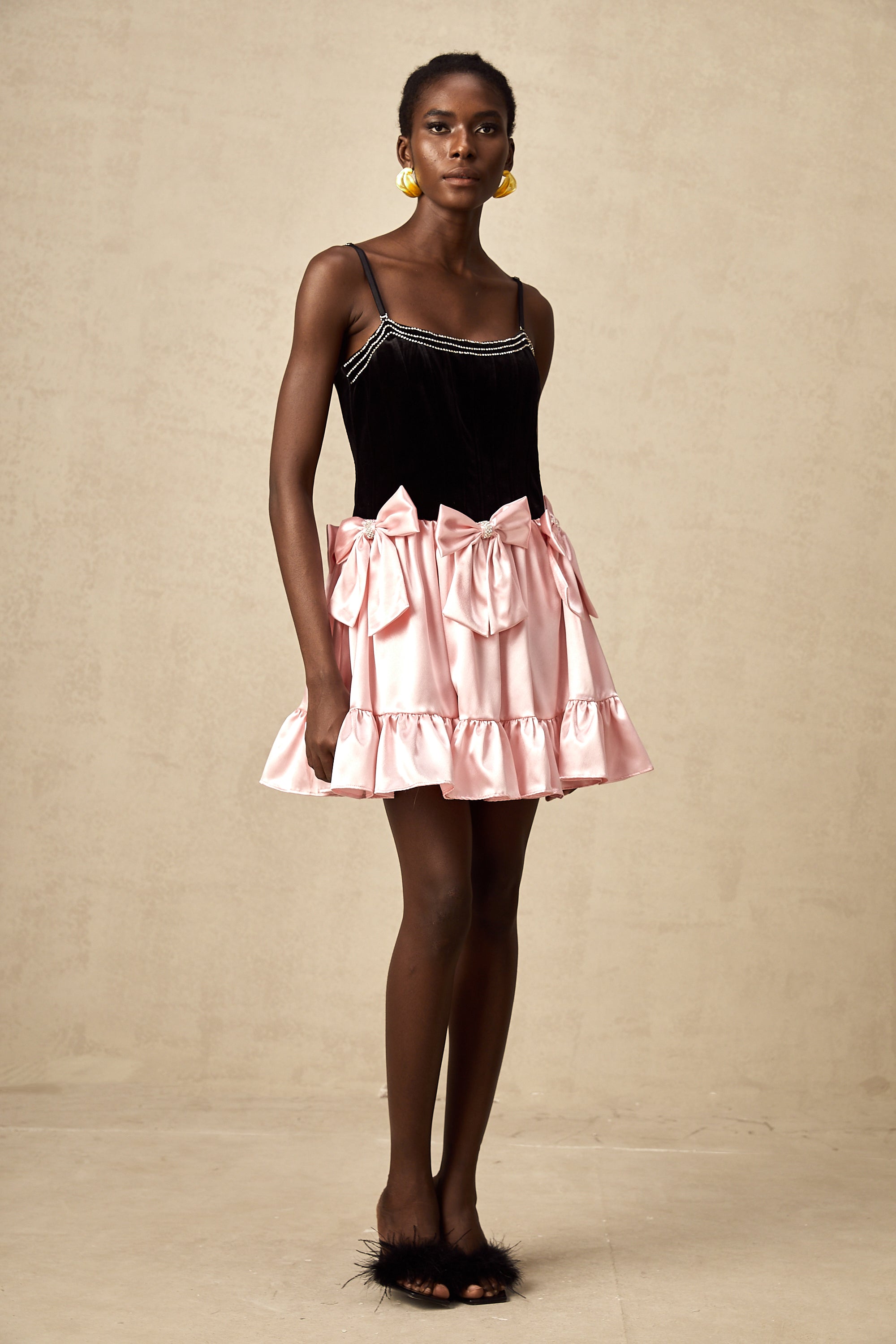 Kontrast İlmekli Pileli Mini Elbise