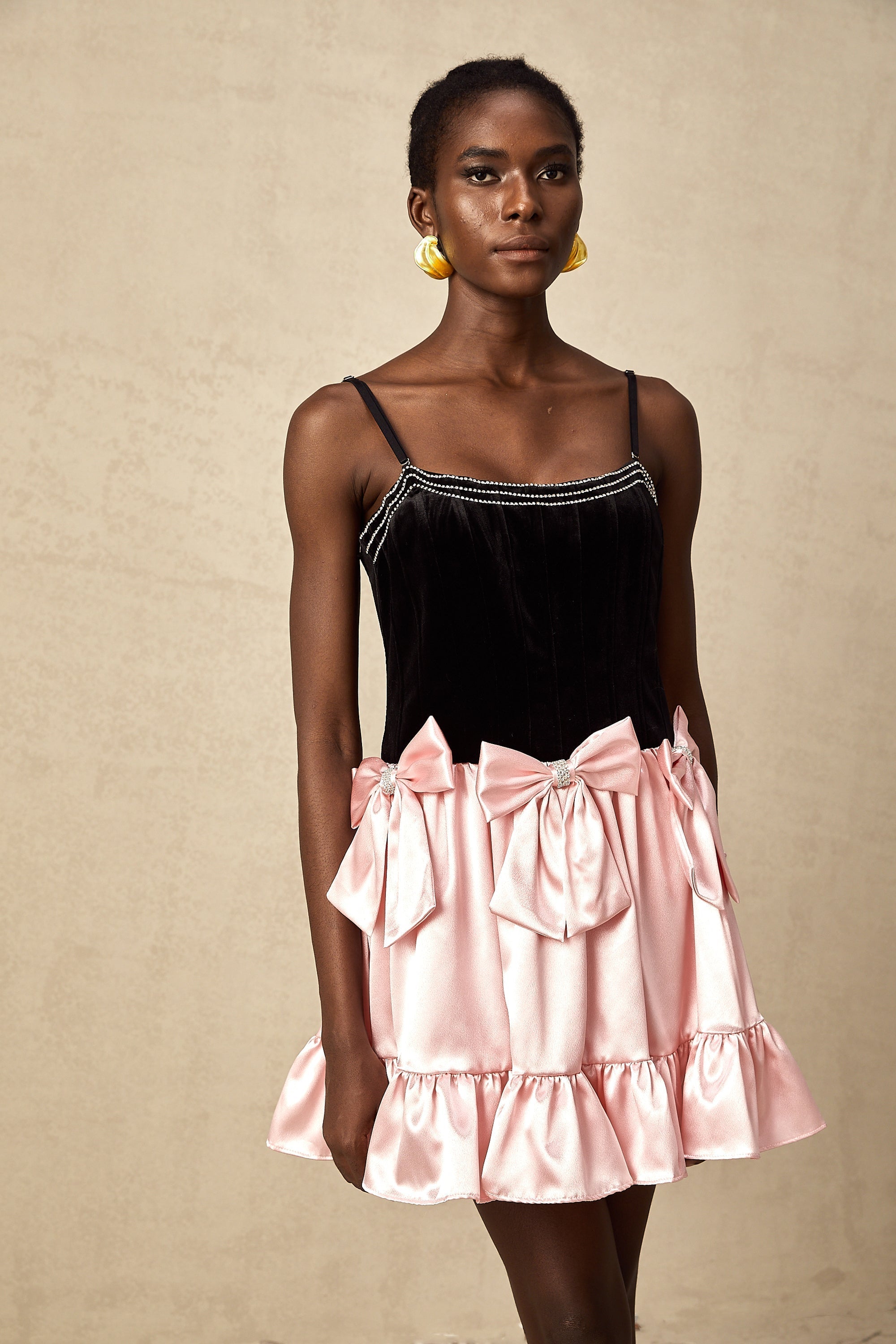 Kontrast İlmekli Pileli Mini Elbise