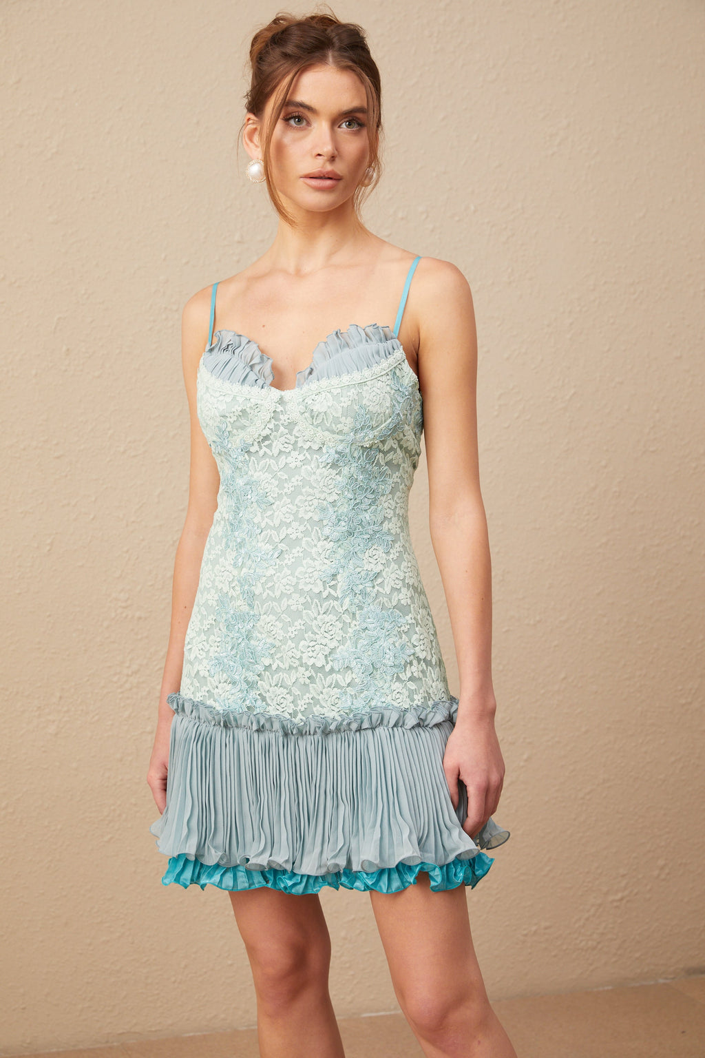 Gabrielle Dantel İşlemeli Pileli Mini Elbise