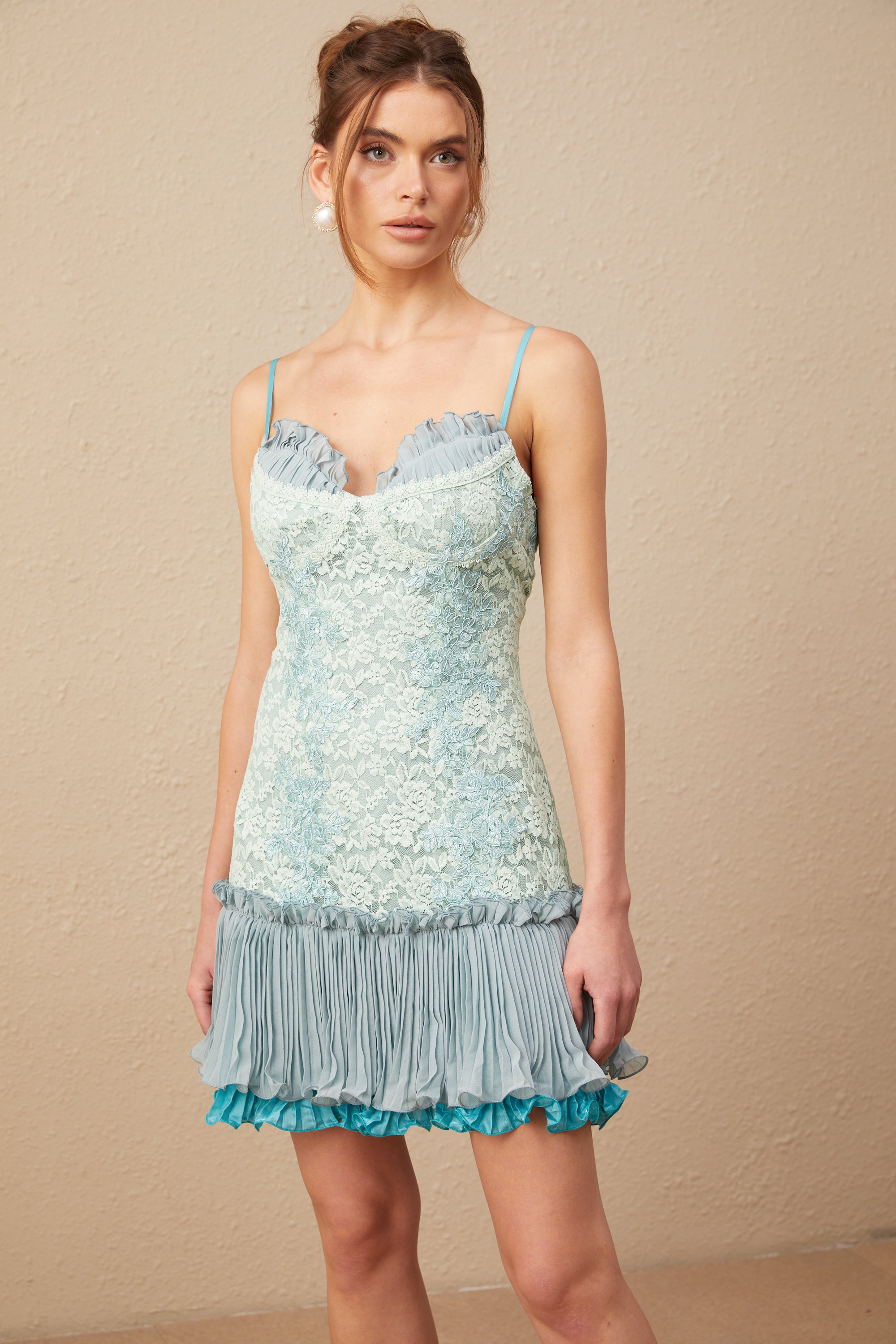 Gabrielle Dantel İşlemeli Pileli Mini Elbise