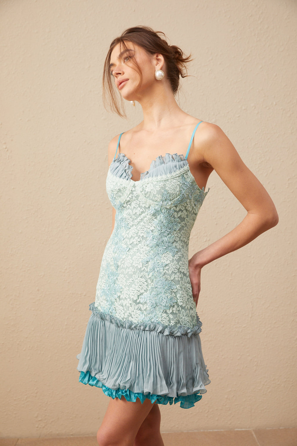 Gabrielle Dantel İşlemeli Pileli Mini Elbise