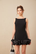 Loujain sırt dekolteli fırfırlı mini elbise