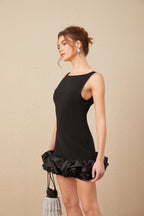 Loujain sırt dekolteli fırfırlı mini elbise