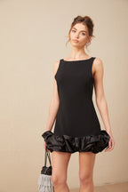 Loujain sırt dekolteli fırfırlı mini elbise