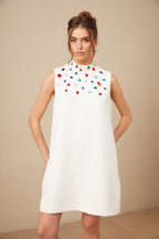 Élise Beyaz Kristal Büyük Fiyonk Detaylı Kolsuz Mini Elbise