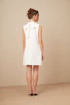 Élise Beyaz Kristal Büyük Fiyonk Detaylı Kolsuz Mini Elbise