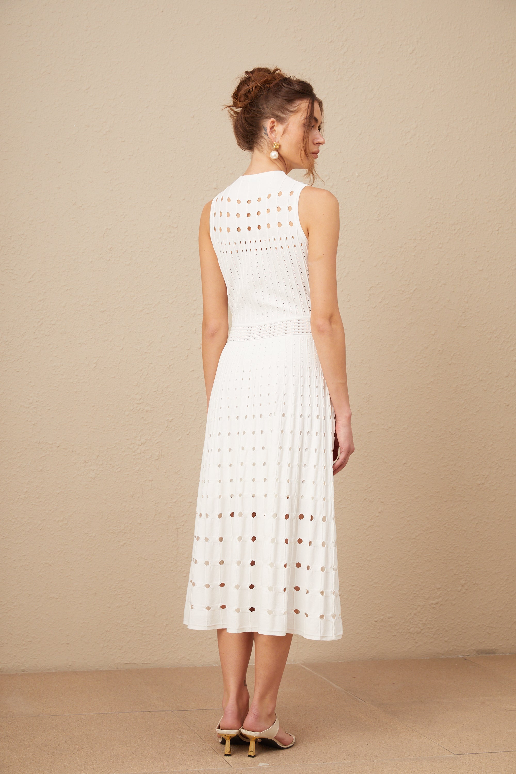 Charlotte Beyaz Kolsuz Kesik Detaylı Triko Midi Elbise