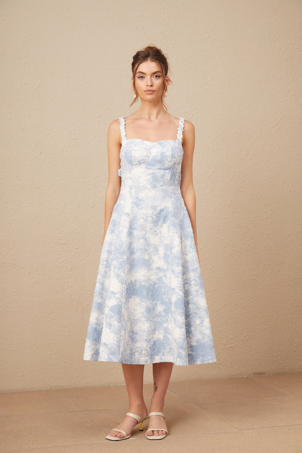 Léonie Kalp Monogramlı Jakarlı Kot Midi Elbise