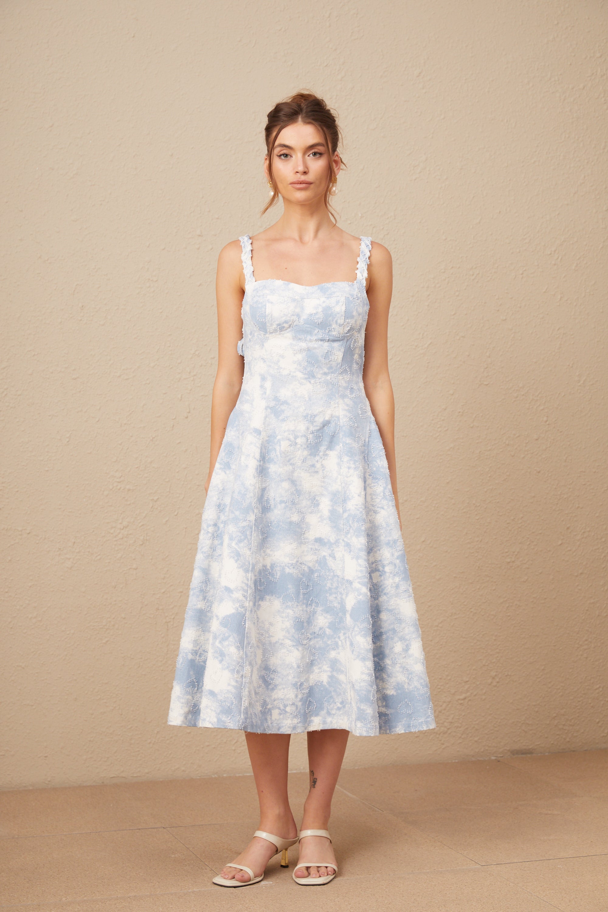 Léonie Kalp Monogramlı Jakarlı Kot Midi Elbise