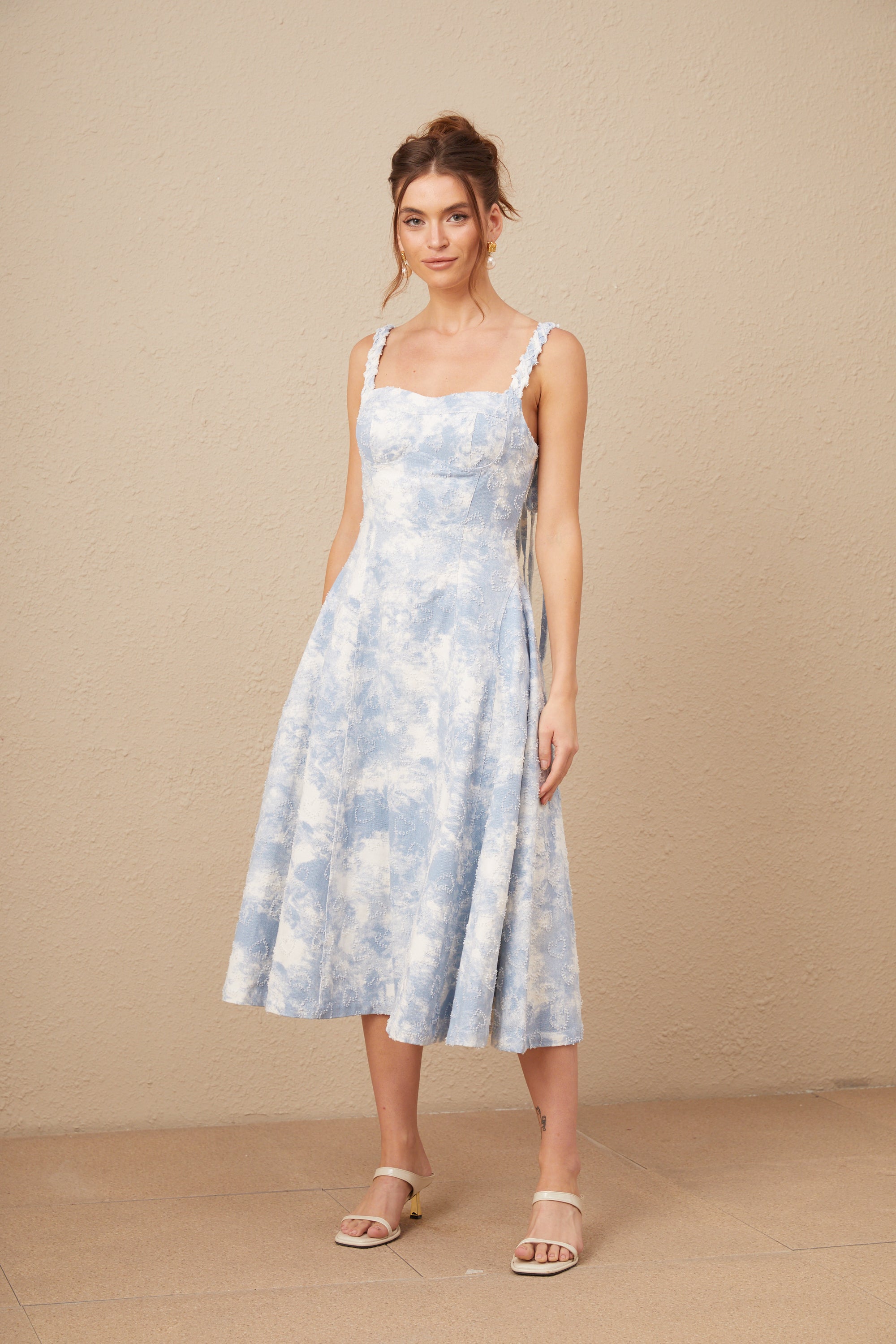 Léonie Kalp Monogramlı Jakarlı Kot Midi Elbise