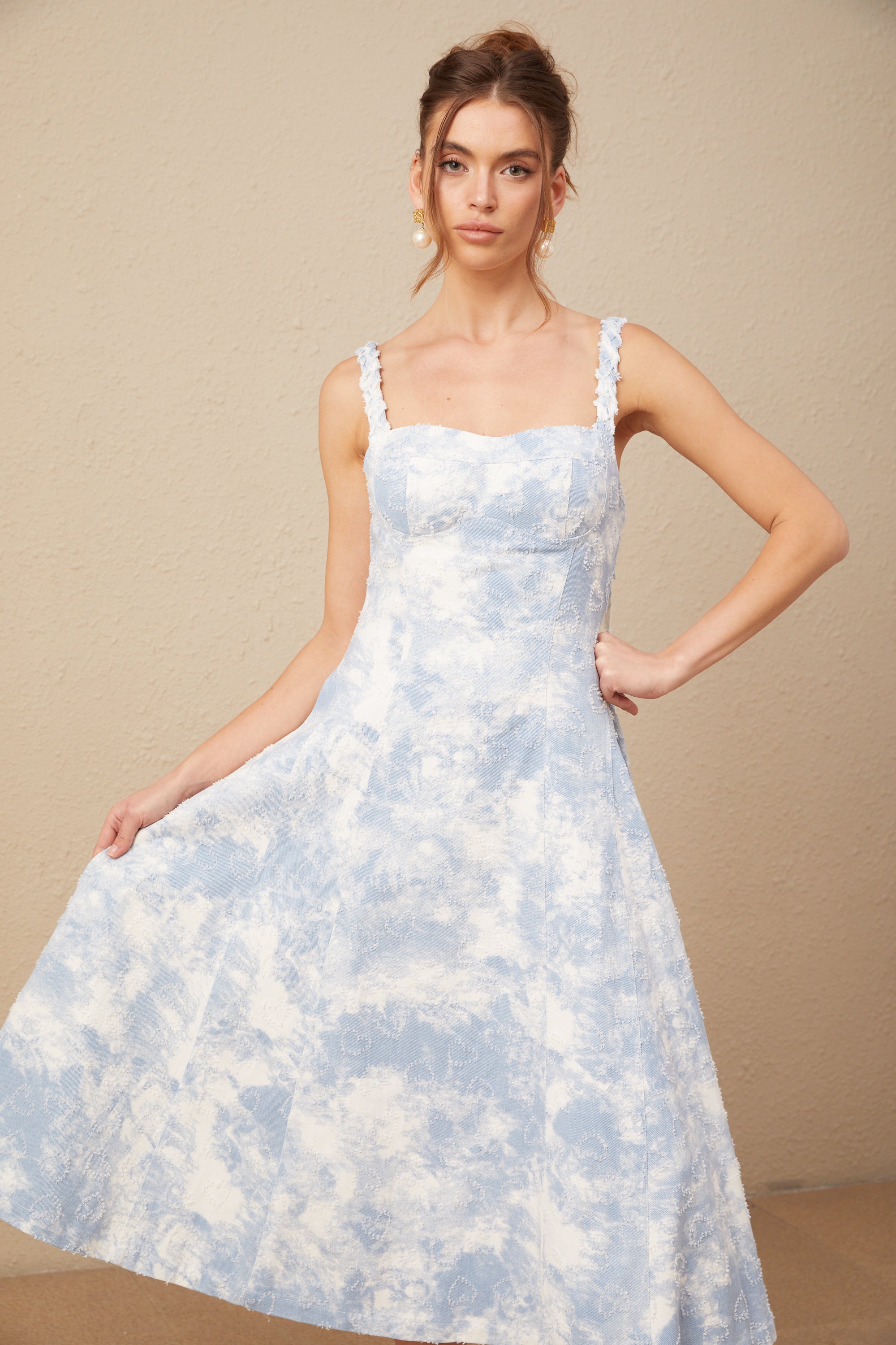 Léonie Kalp Monogramlı Jakarlı Kot Midi Elbise