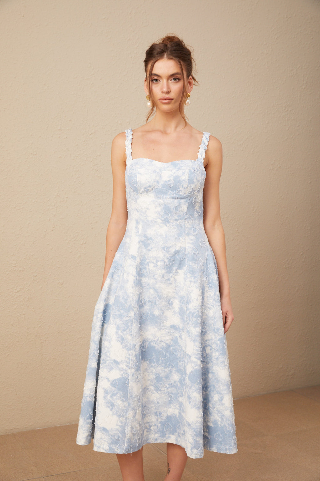 Léonie Kalp Monogramlı Jakarlı Kot Midi Elbise