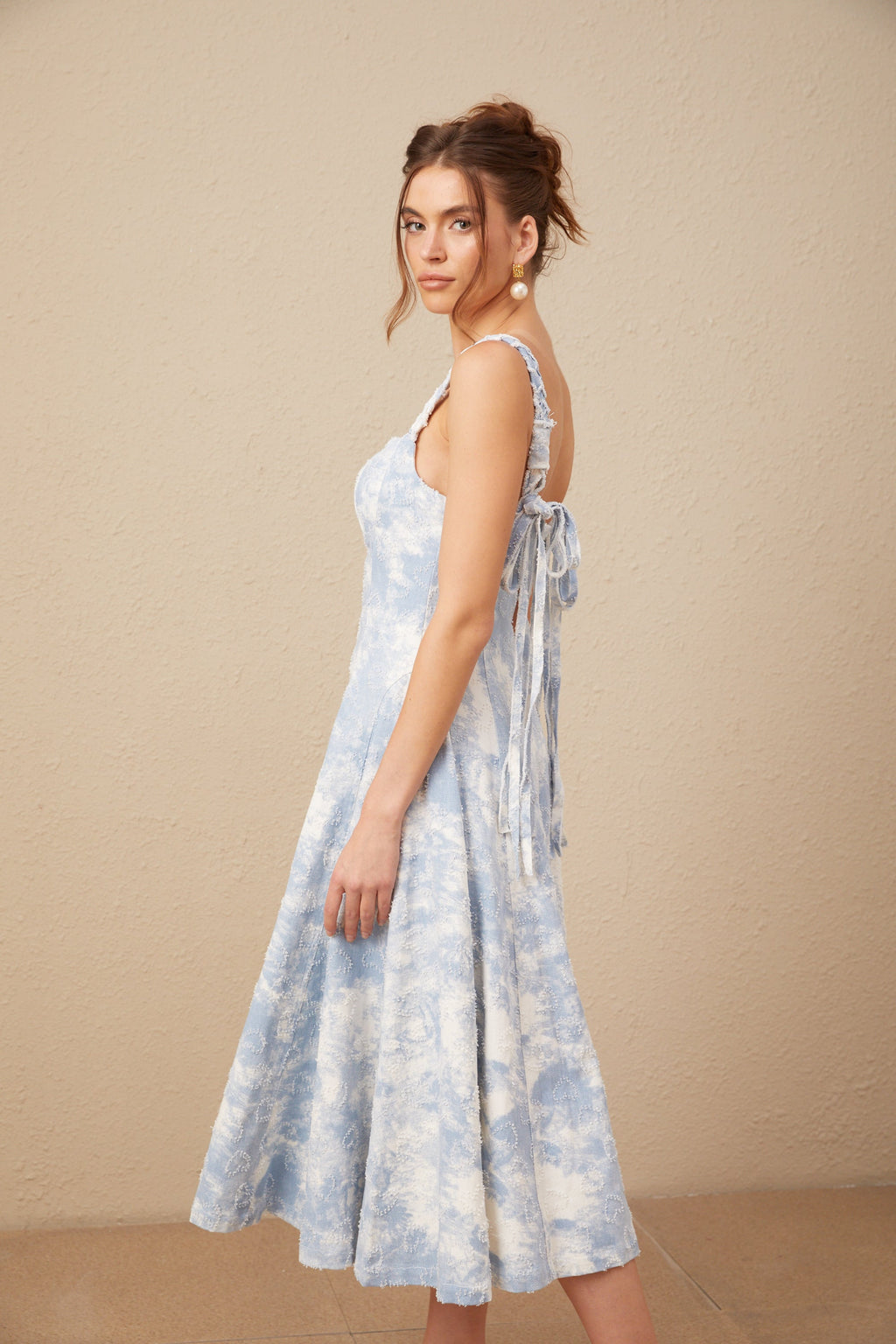 Léonie Kalp Monogramlı Jakarlı Kot Midi Elbise