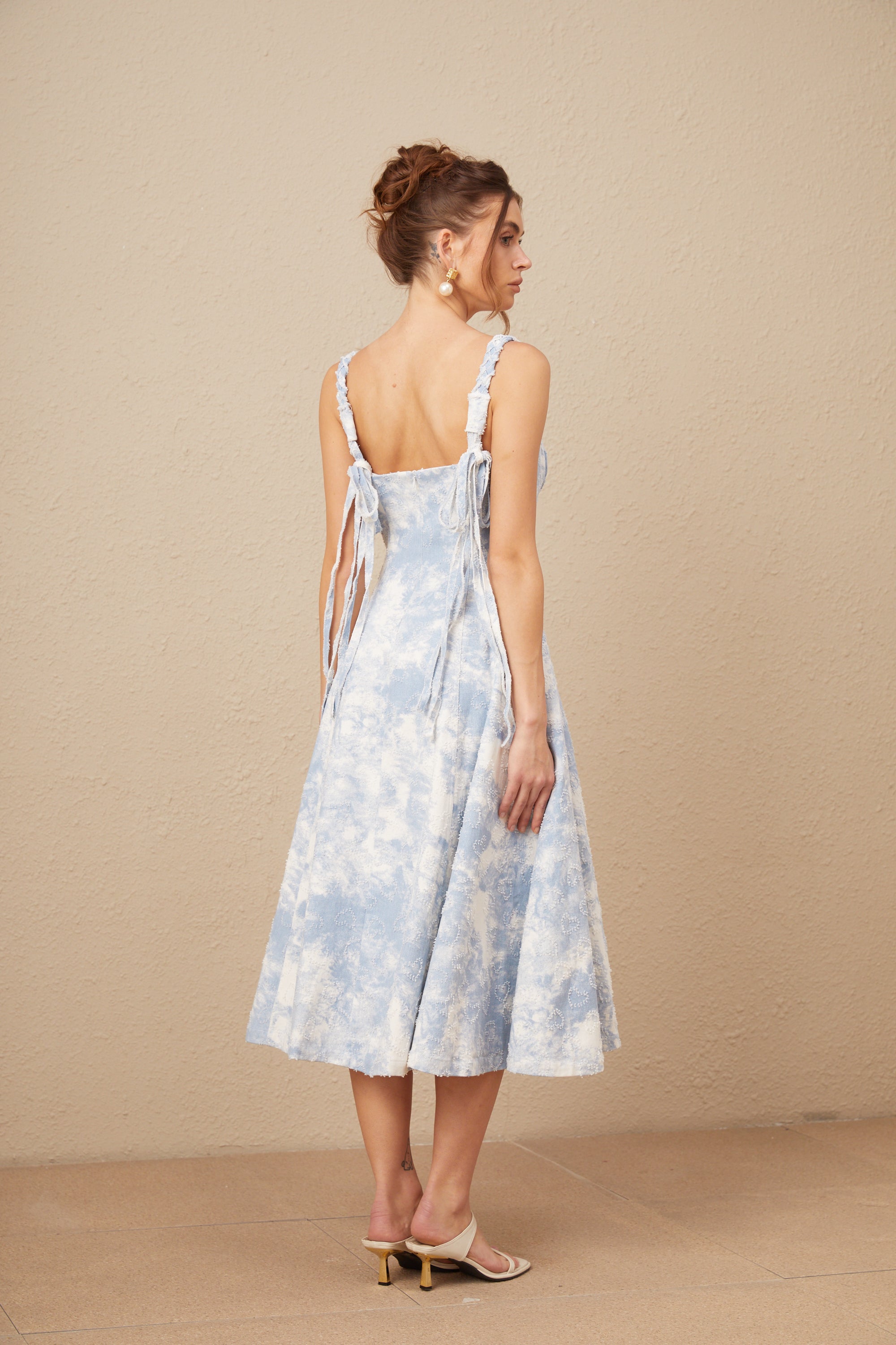 Léonie Kalp Monogramlı Jakarlı Kot Midi Elbise