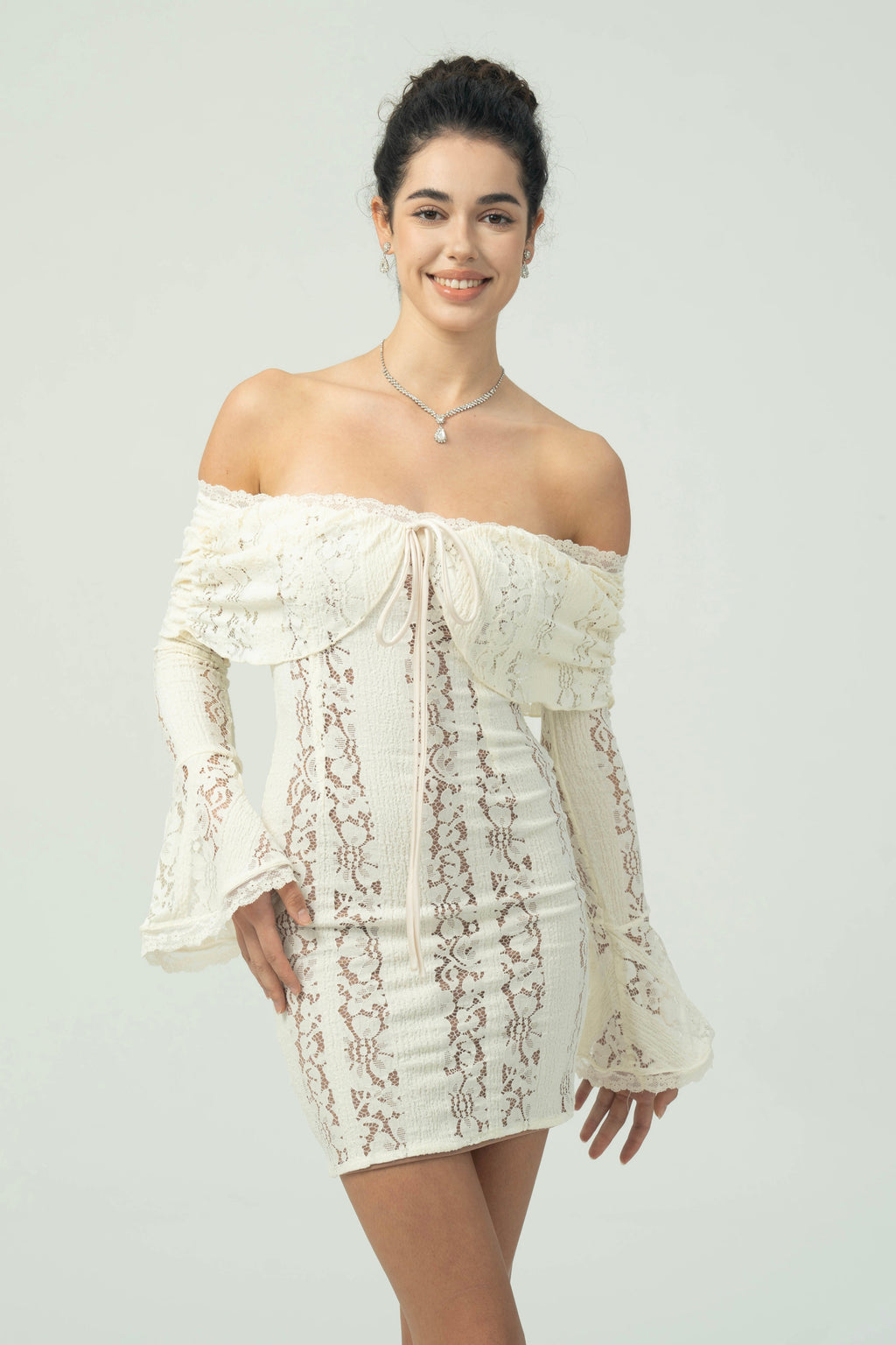 Dantel işlemeli Mini Elbise