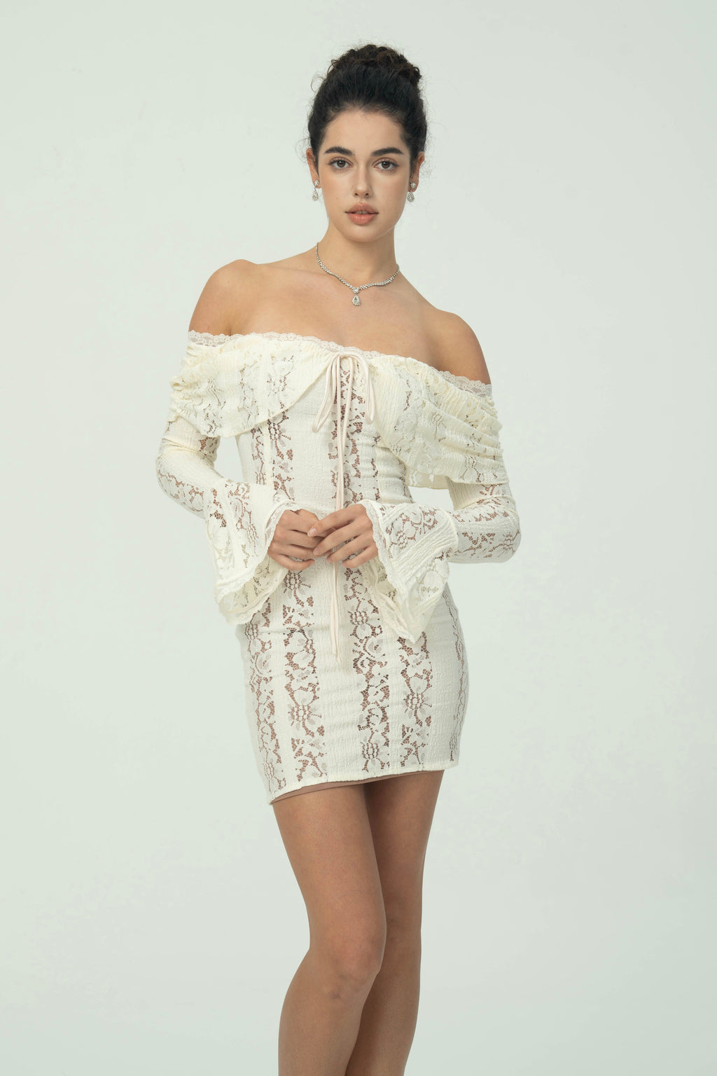 Dantel işlemeli Mini Elbise
