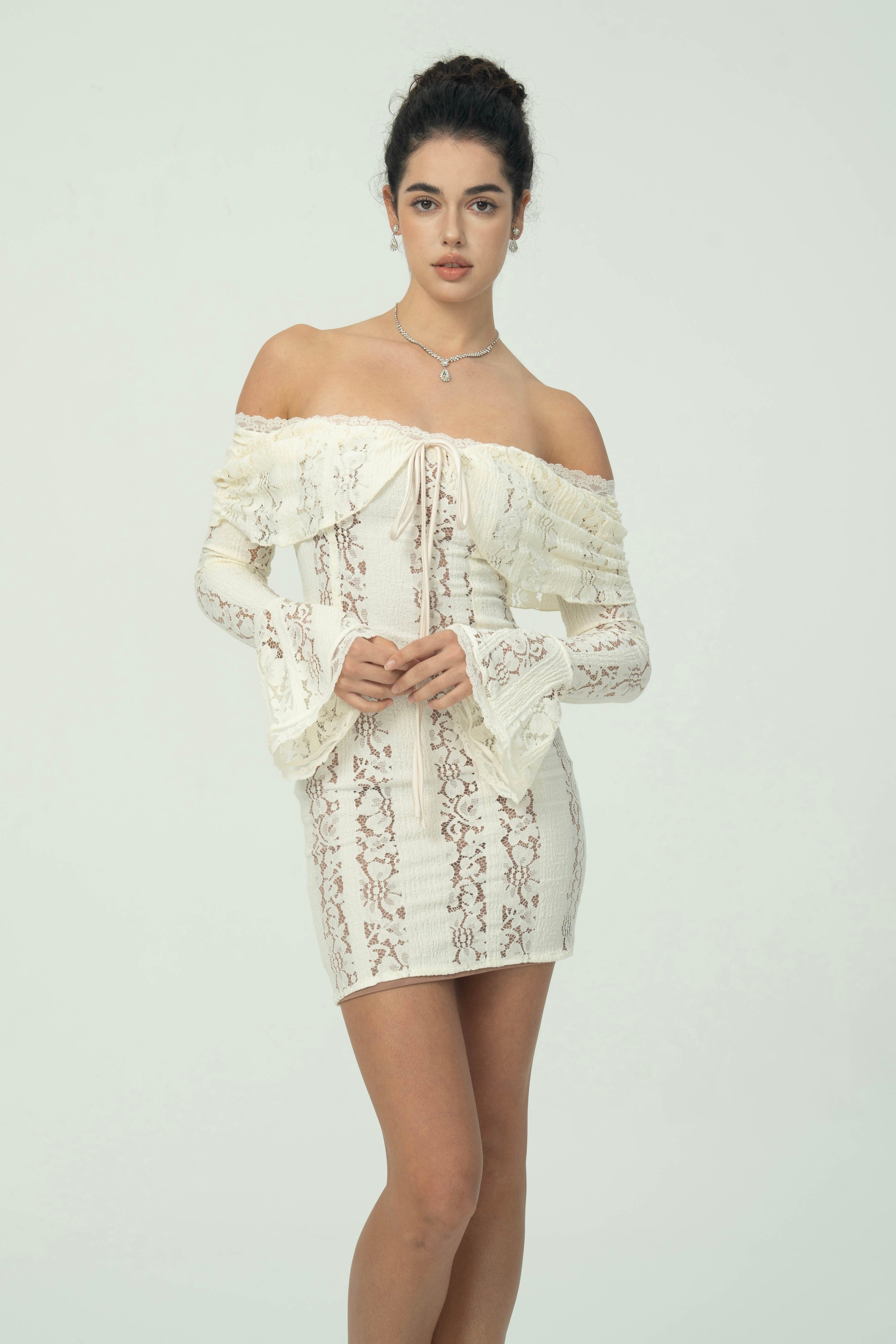 Dantel işlemeli Mini Elbise