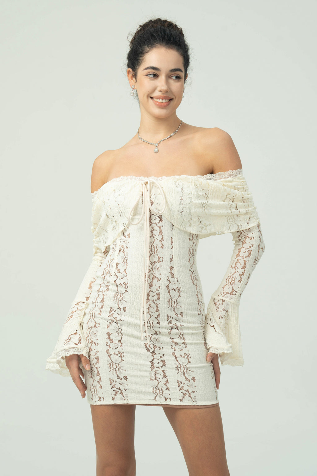 Dantel işlemeli Mini Elbise