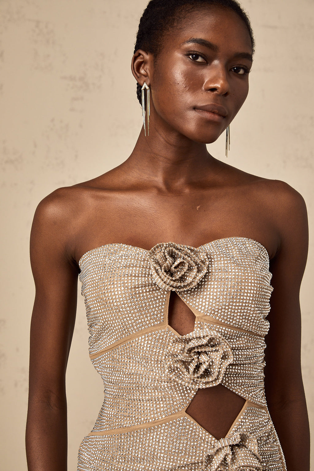 Pénélope taşlı süslemeli kesik mini elbise