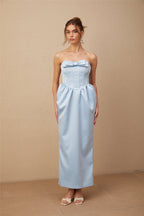 Sylvie mavi saten fiyonk detaylı omuzdan açık midi elbise