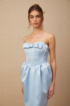 Sylvie mavi saten fiyonk detaylı omuzdan açık midi elbise