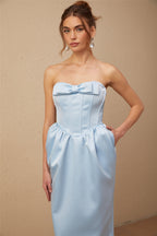 Sylvie mavi saten fiyonk detaylı omuzdan açık midi elbise