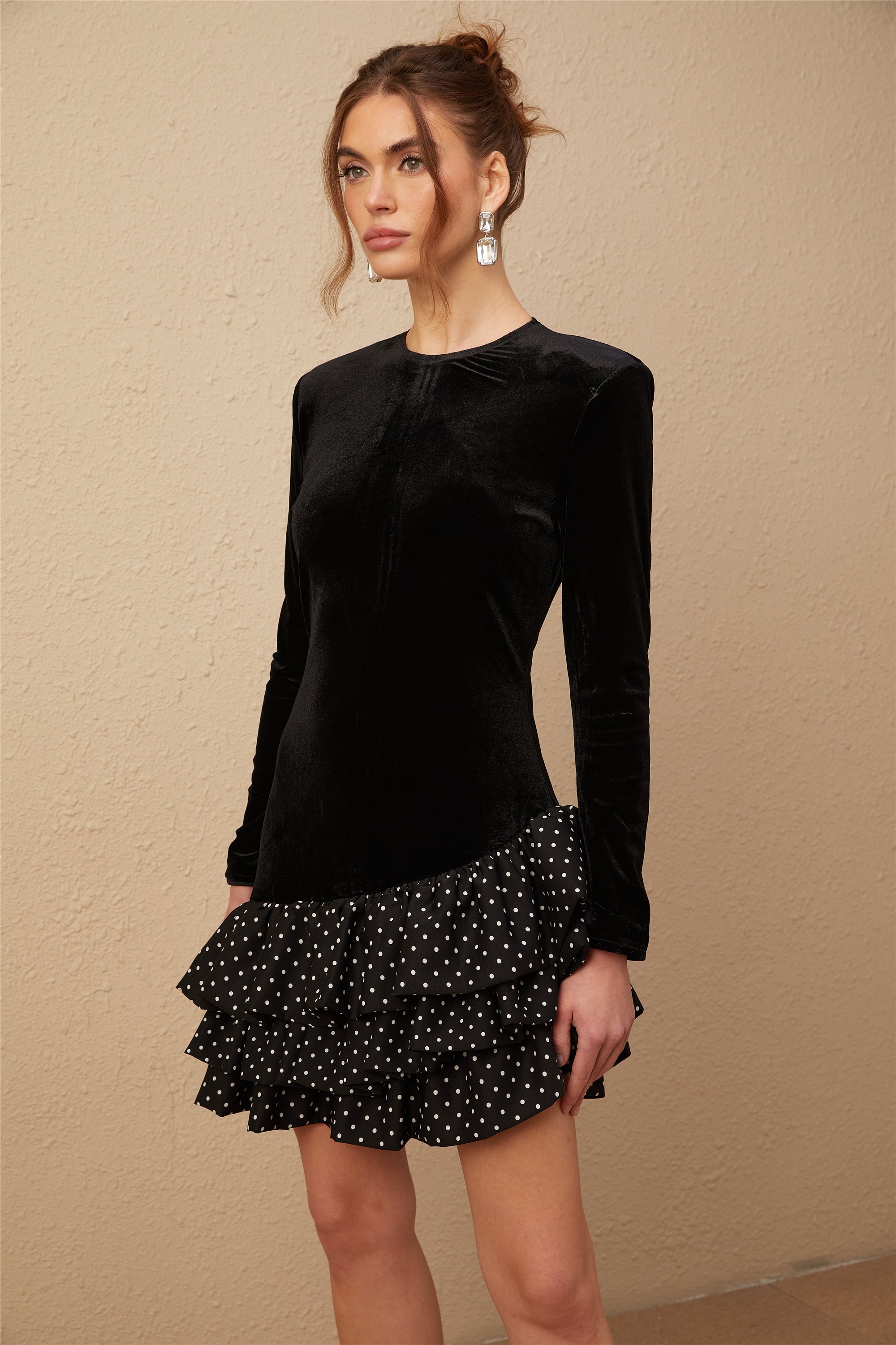Lucrezia siyah puantiyeli baskılı kadife panelli fırfırlı mini elbise