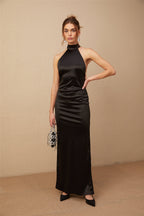 Ginevra Siyah Halter Yaka Sahte İnci Detaylı Saten Maxi Elbise