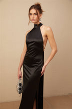 Ginevra Siyah Halter Yaka Sahte İnci Detaylı Saten Maxi Elbise