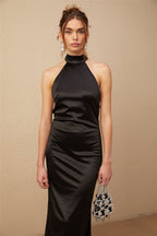 Ginevra Siyah Halter Yaka Sahte İnci Detaylı Saten Maxi Elbise