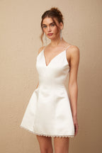 Mirella beyaz sahte inci süslemeli saten mini elbise