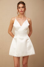 Mirella beyaz sahte inci süslemeli saten mini elbise