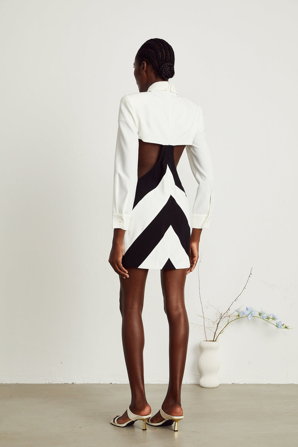 Violette dekolteli mini elbise