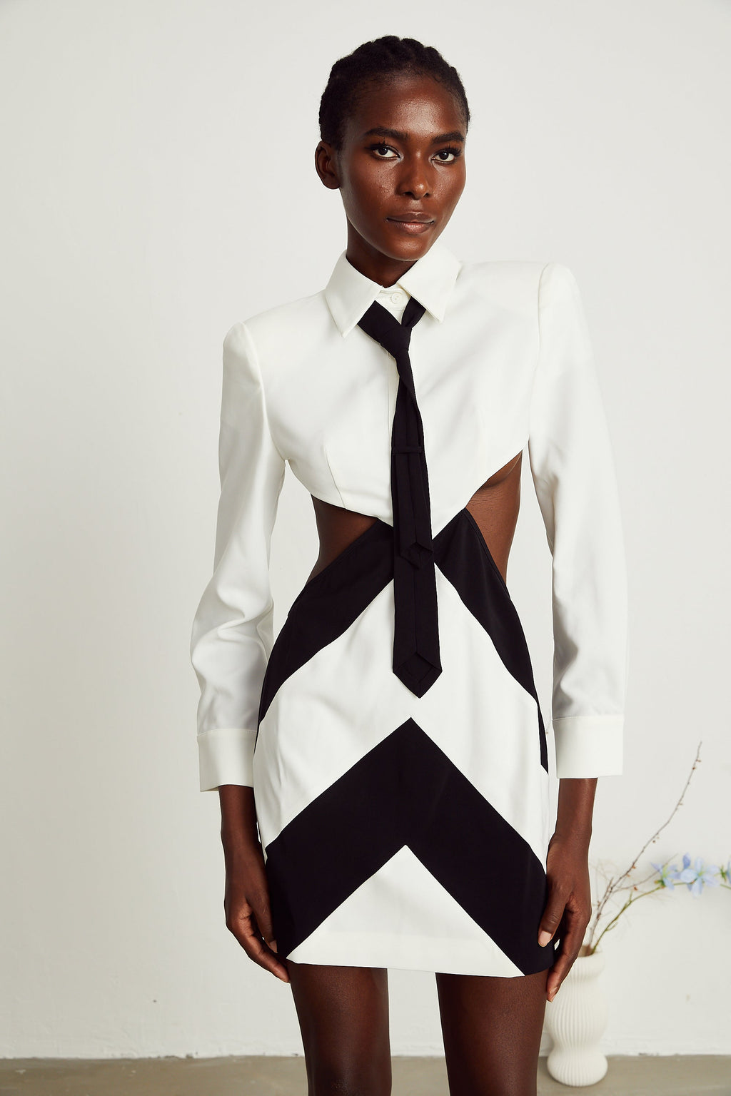 Violette dekolteli mini elbise