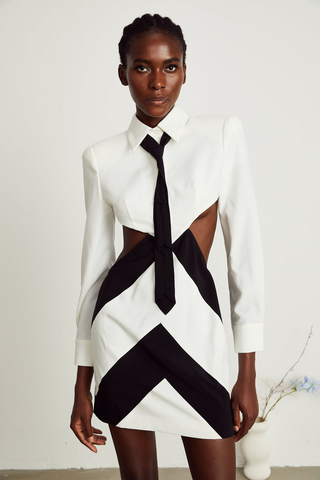 Violette dekolteli mini elbise