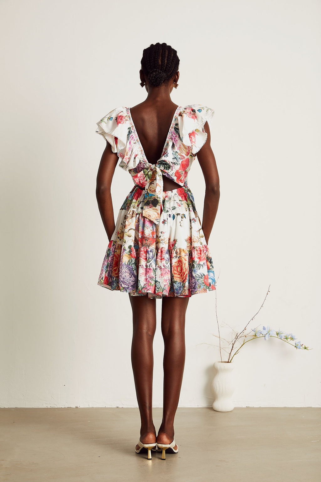 Saige fırfırlı mini elbise