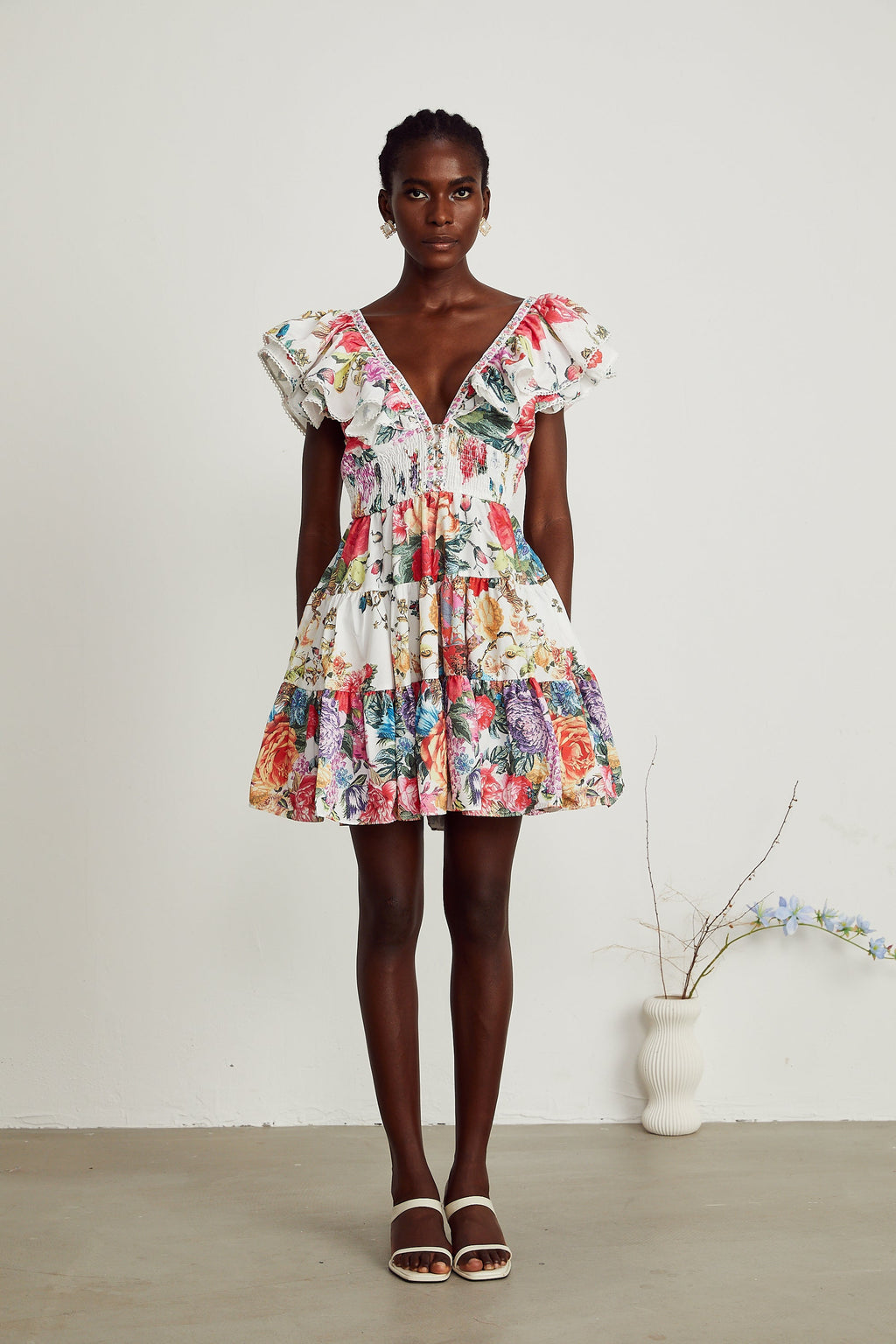 Saige fırfırlı mini elbise