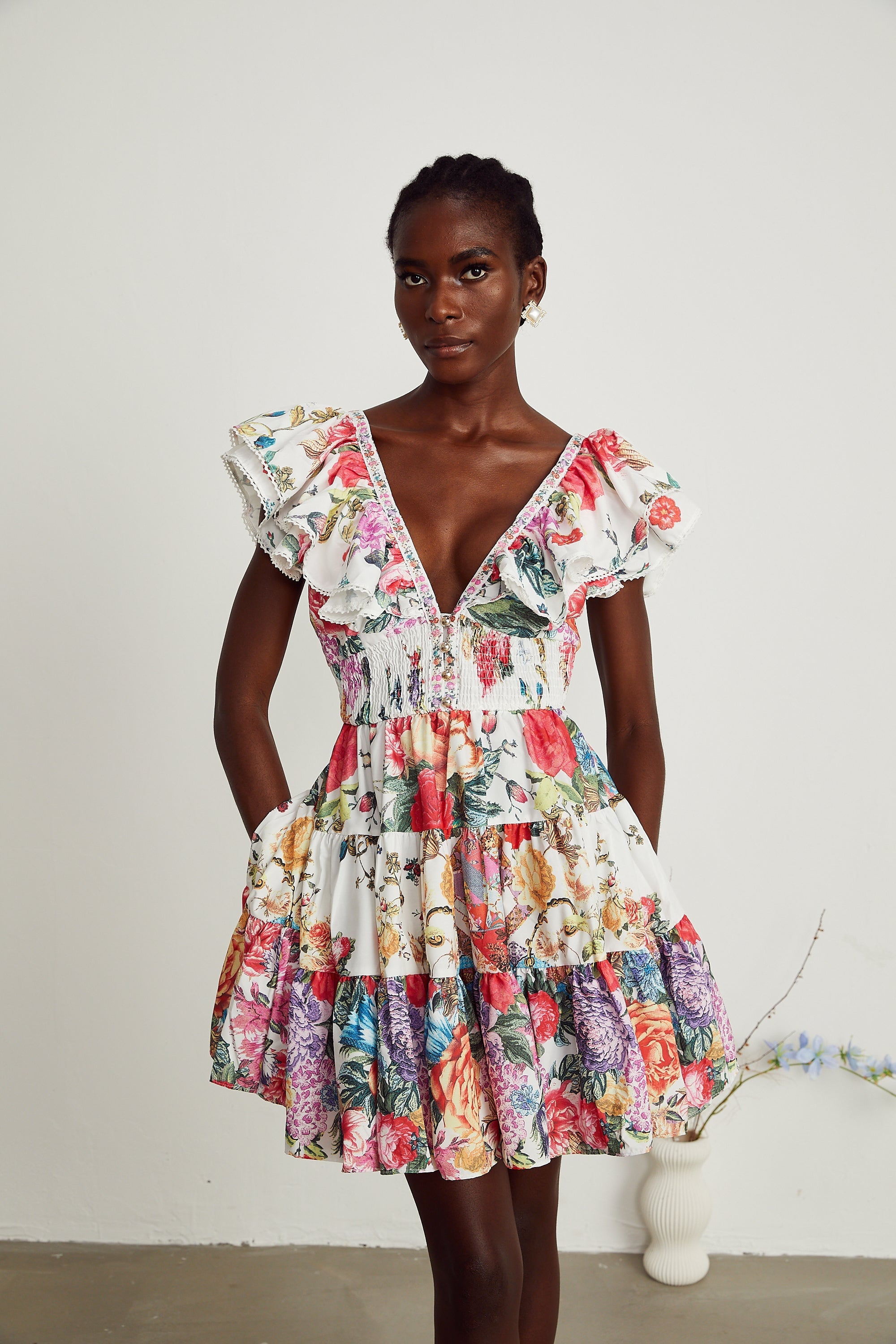 Saige fırfırlı mini elbise