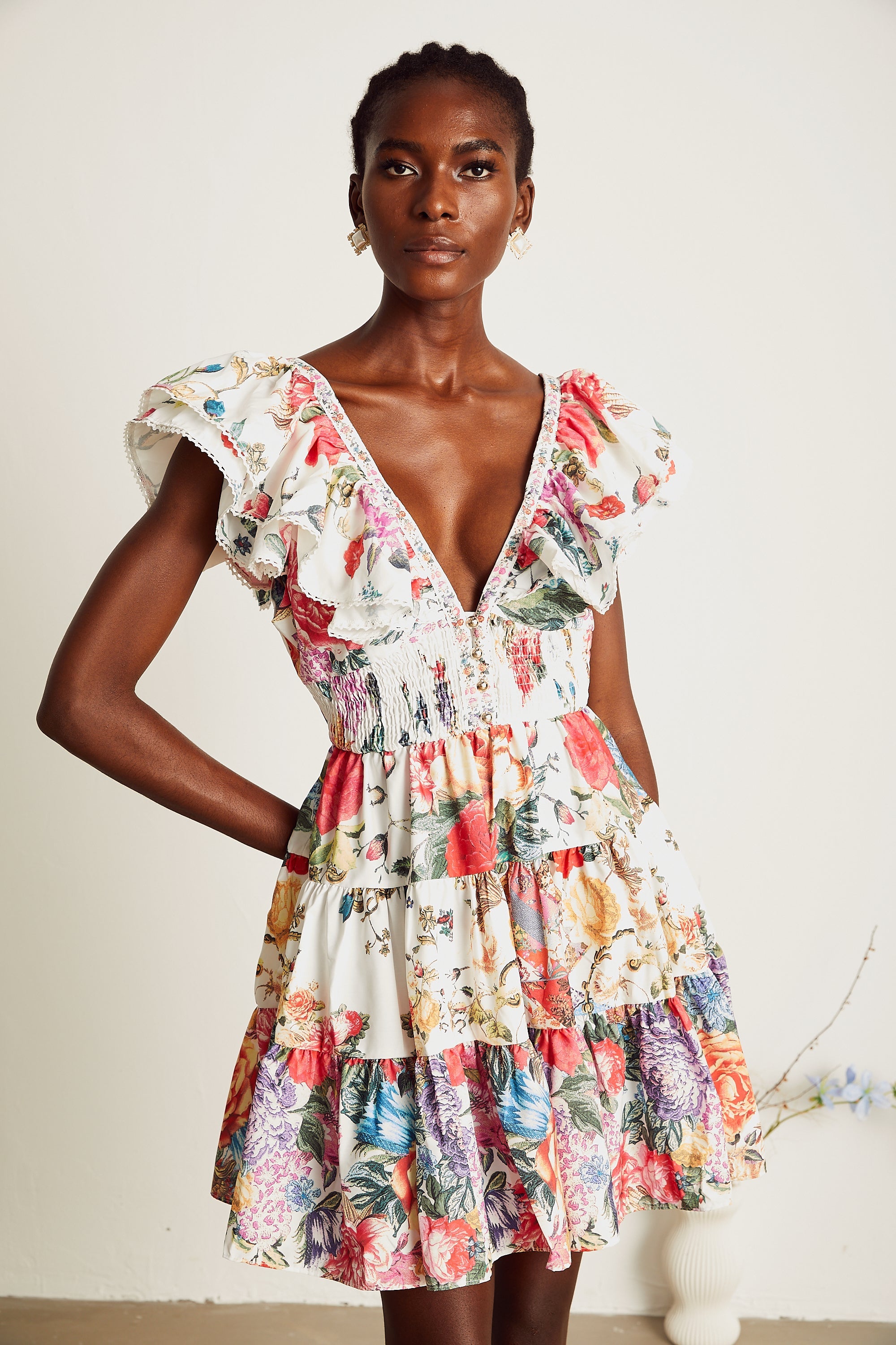 Saige fırfırlı mini elbise