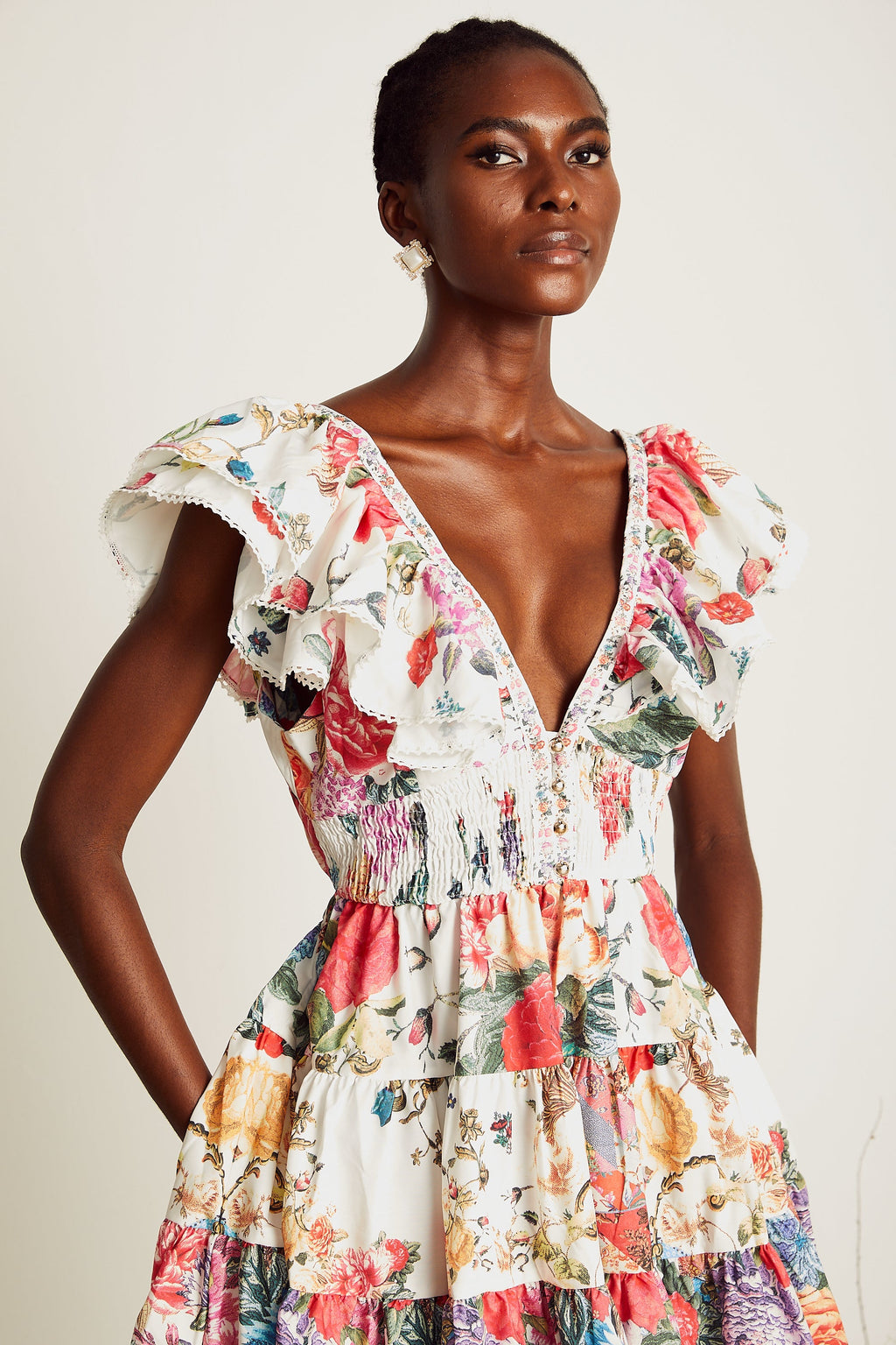 Saige fırfırlı mini elbise