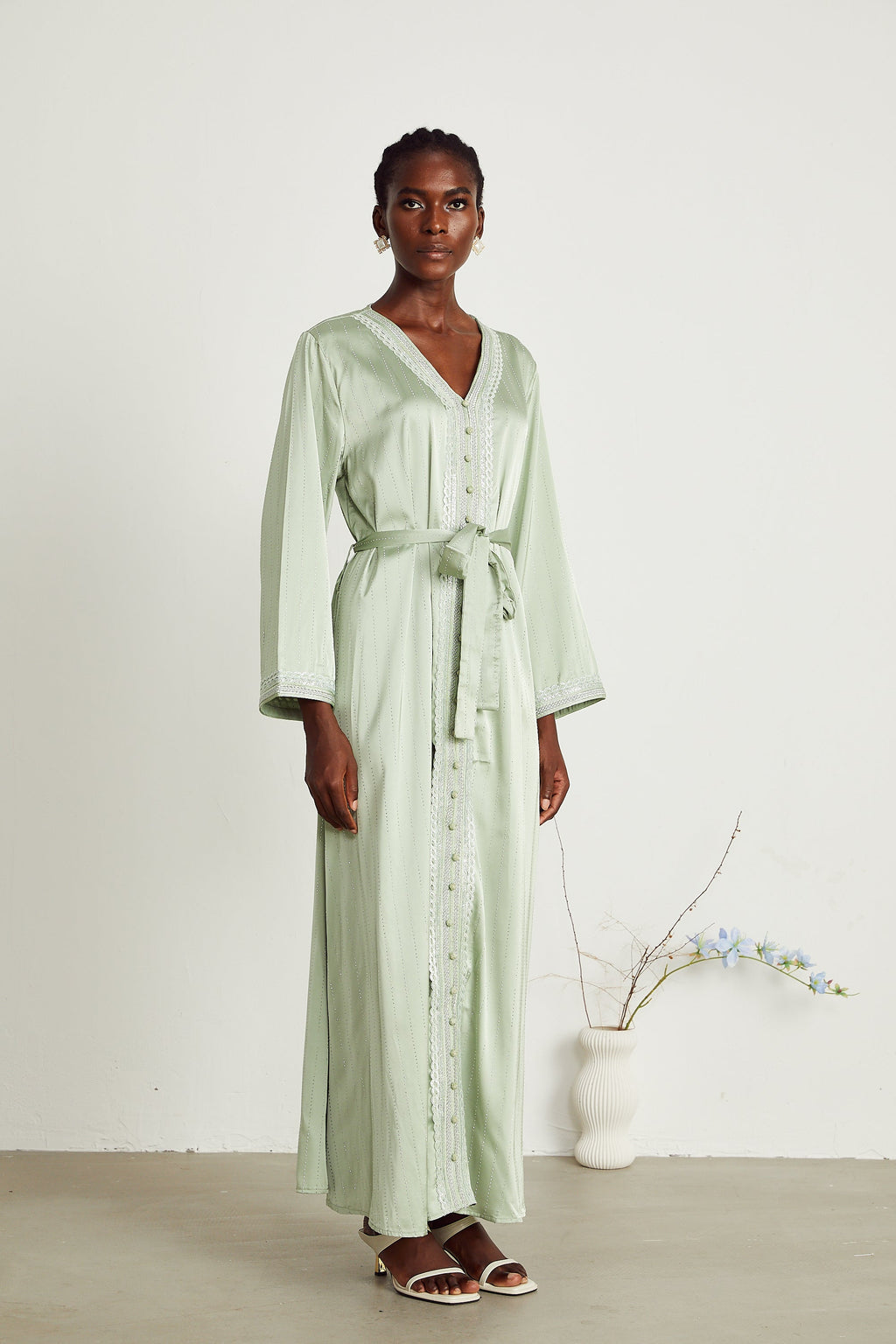 Véronique süslemeli maksi elbise