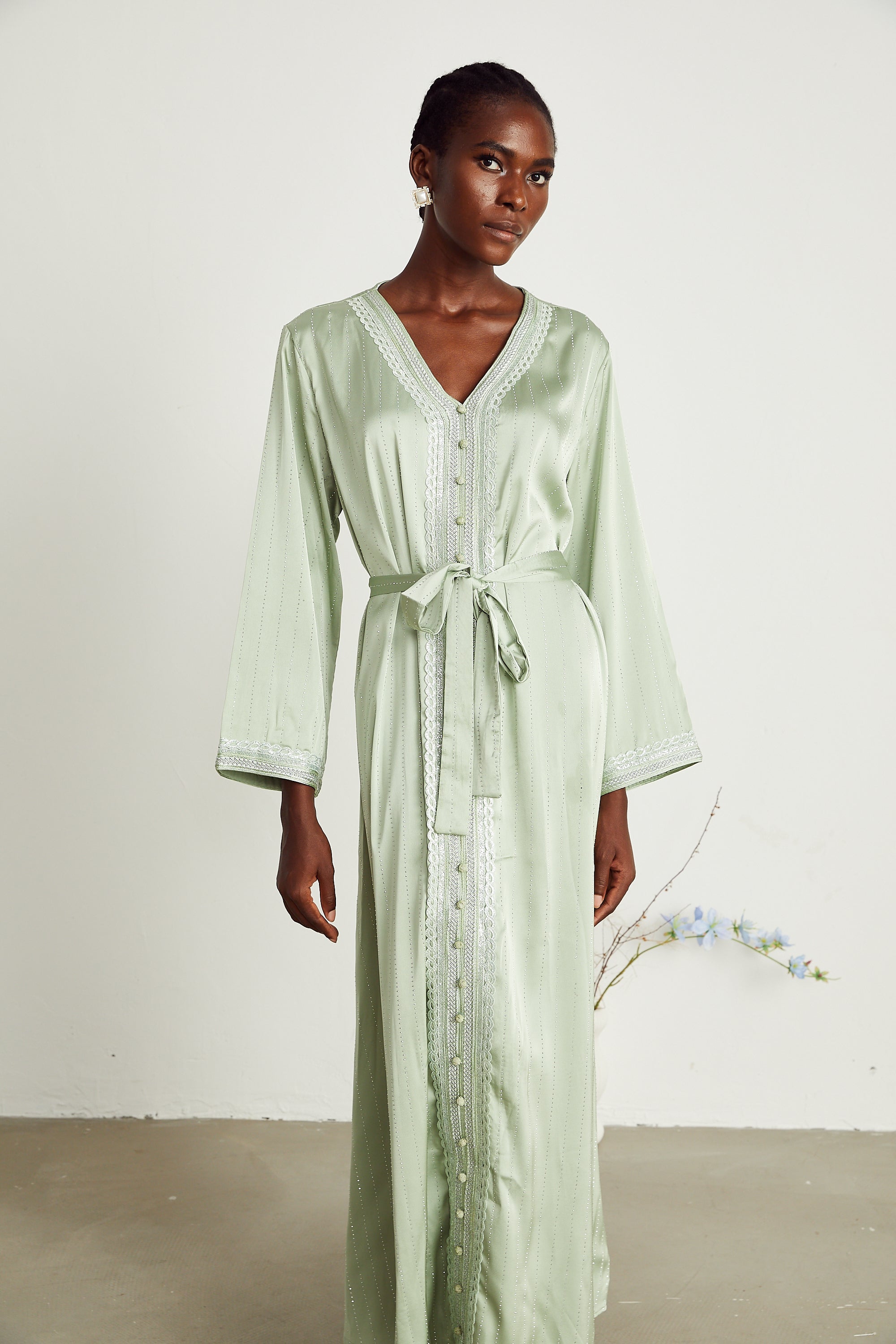 Véronique süslemeli maksi elbise