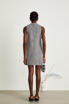 Nadège sahte çiçek detaylı kolsuz mini elbise